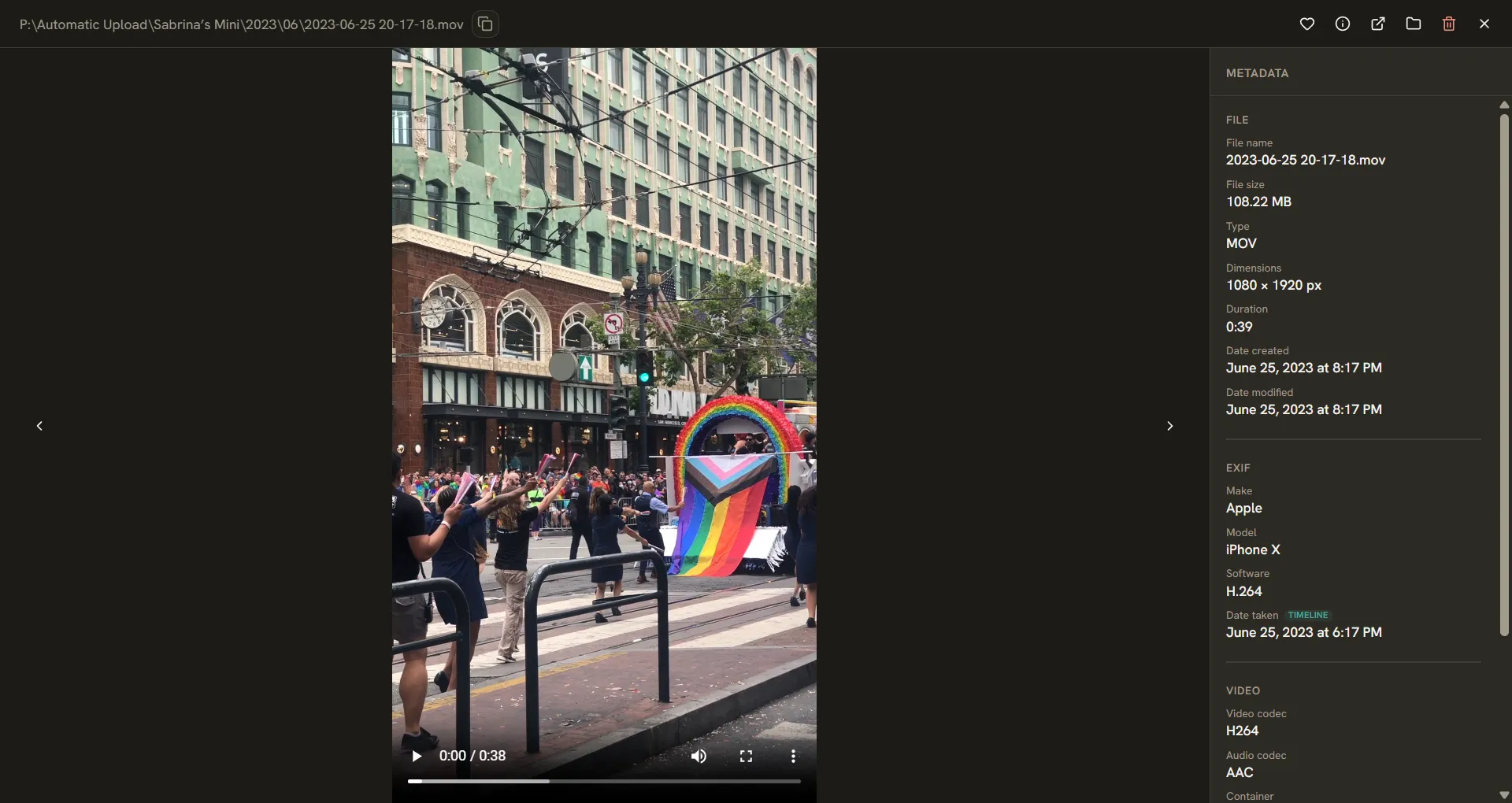 Grid view with EXIF sidebar